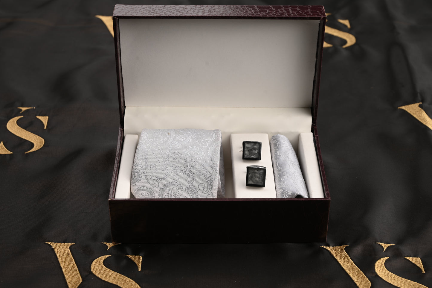 TIE/POKET SQUARE/CUFFLINKS SET