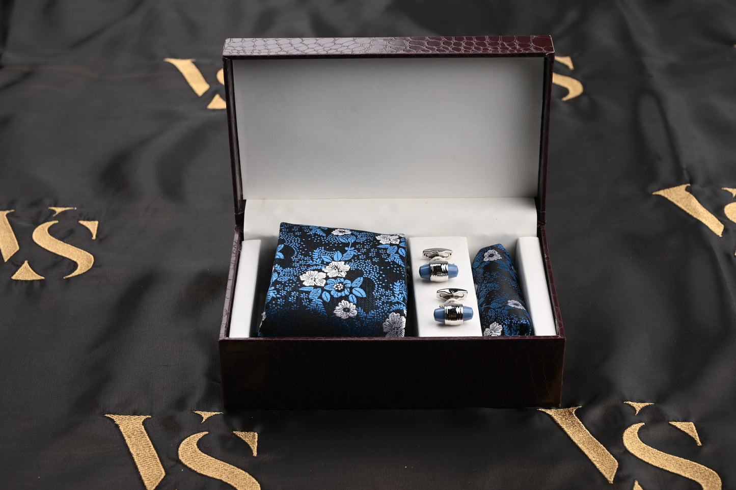 TIE/POCKET SQUARE/CUFFLINKS SET